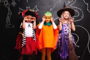 Kinder zu Halloween
