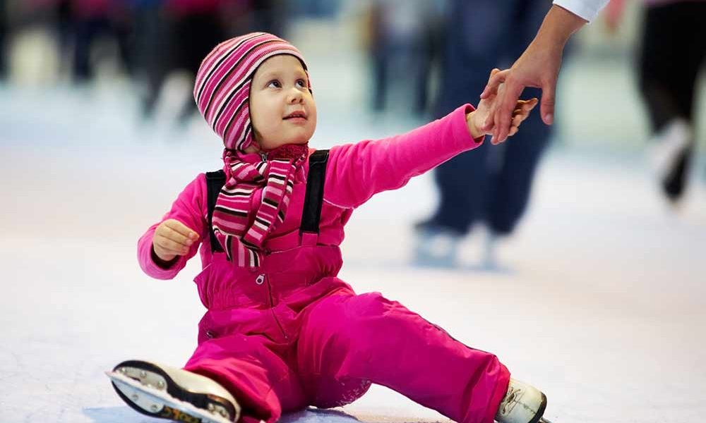 Kind beim Eislaufen